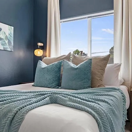 Brand New 3Bd 2 5Bth Triplex Unit Near Dt Spokane